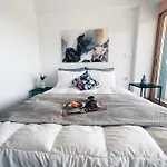 Elysium Apartment Nikiana